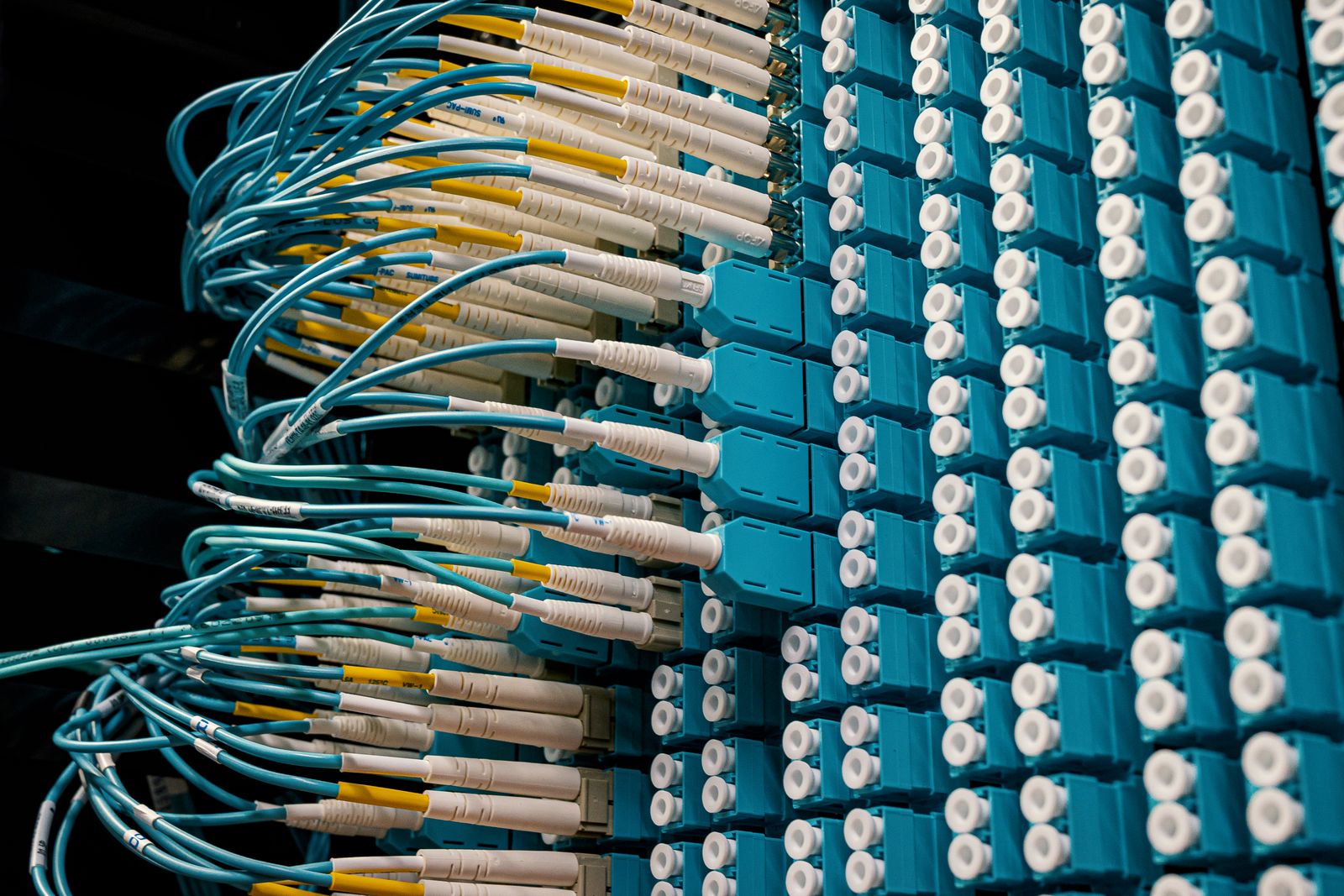 Fibre-optic patch cables in a panel